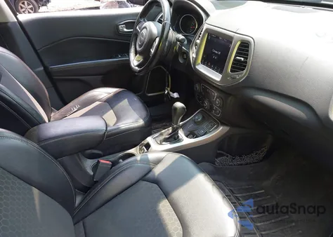 2018 Jeep Compass Latitude 4X4 из США, поврежденный, VIN 3C4NJDBB4JT100129